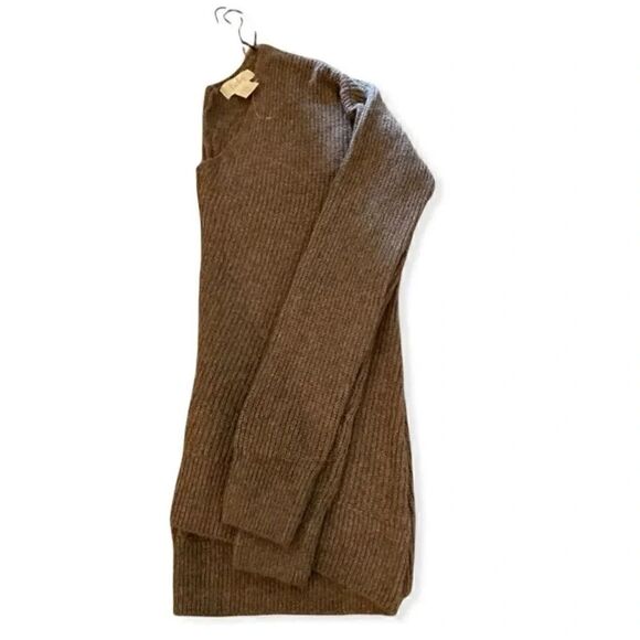 Kaisley V Neck Women's Sweater(NWOT) - Picture 5 of 5